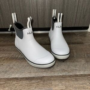 Huk Black and White Footwear